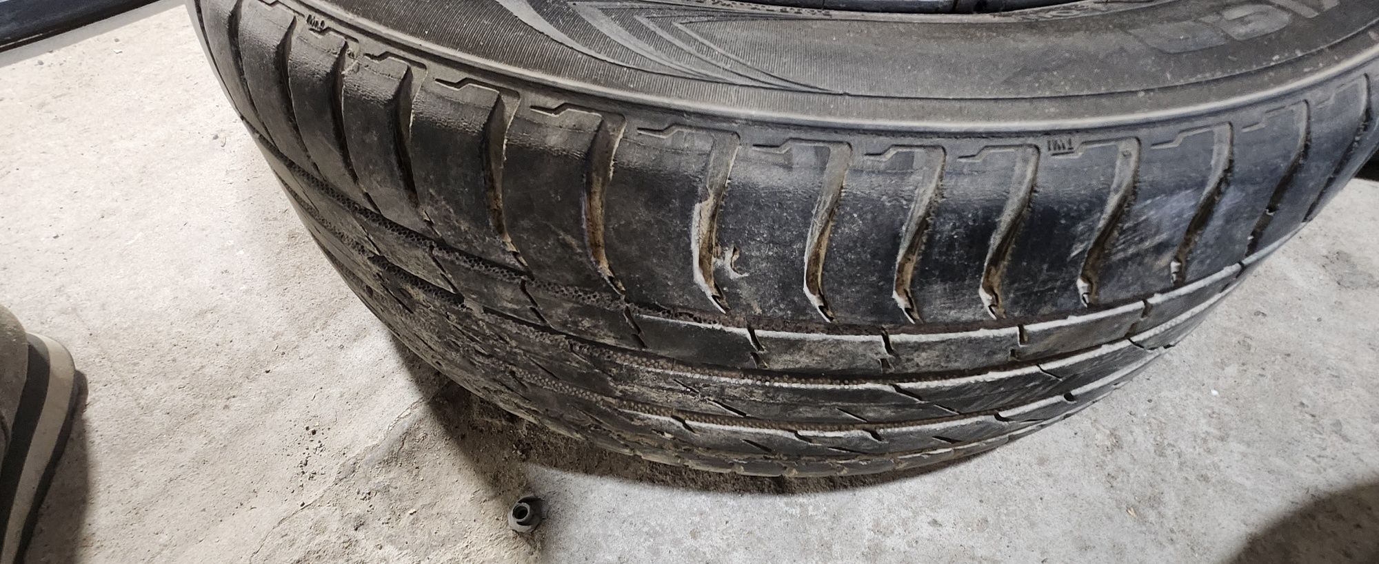 Felgi 16 z kołpakami i oponami Skoda Superb 2