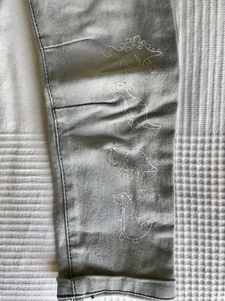 Spodnie jeansowe 98/104 Szare dinozaury Pepco