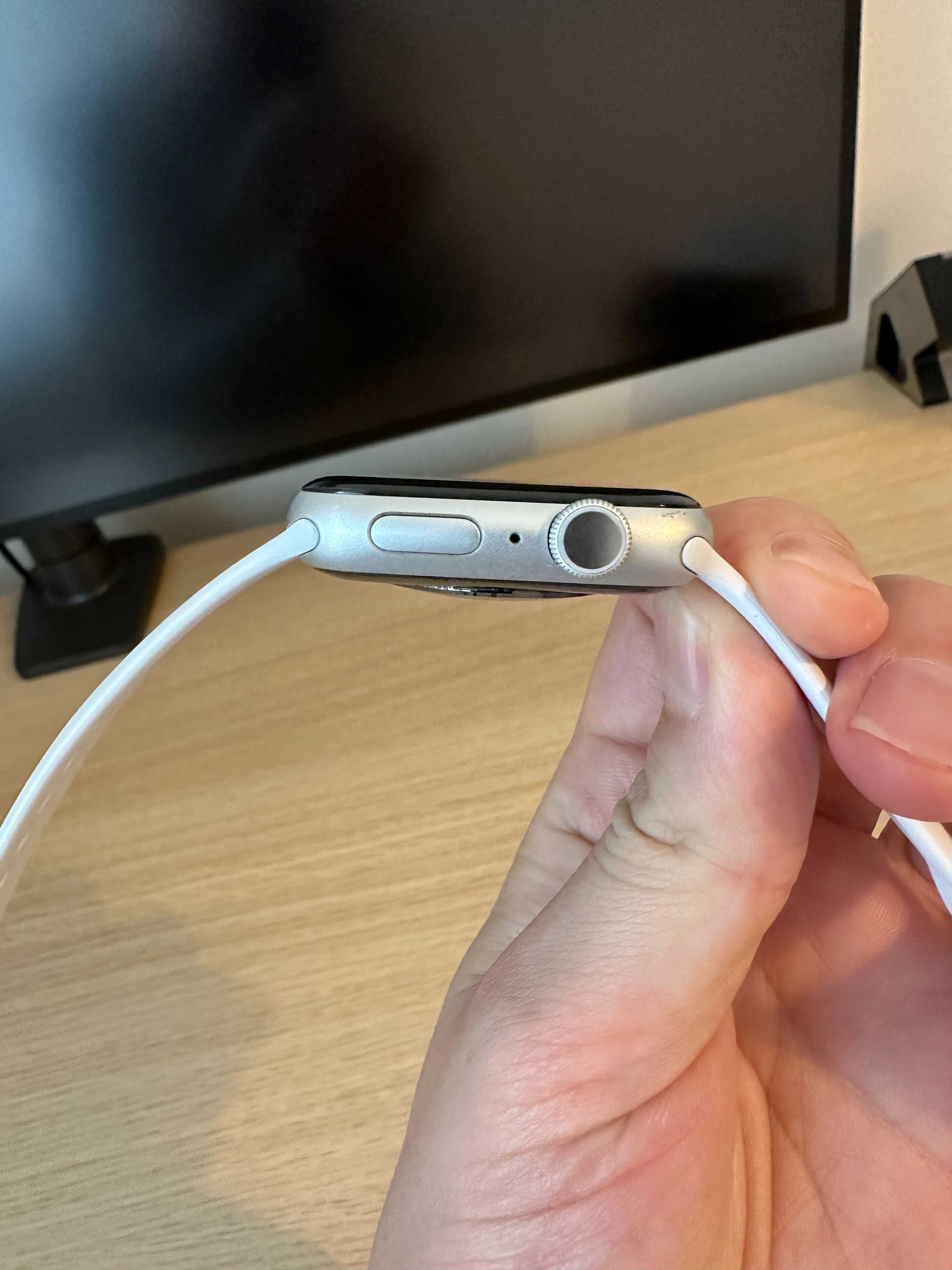 Apple Watch 6 44 mm w dobrym stanie + 5 pasków.