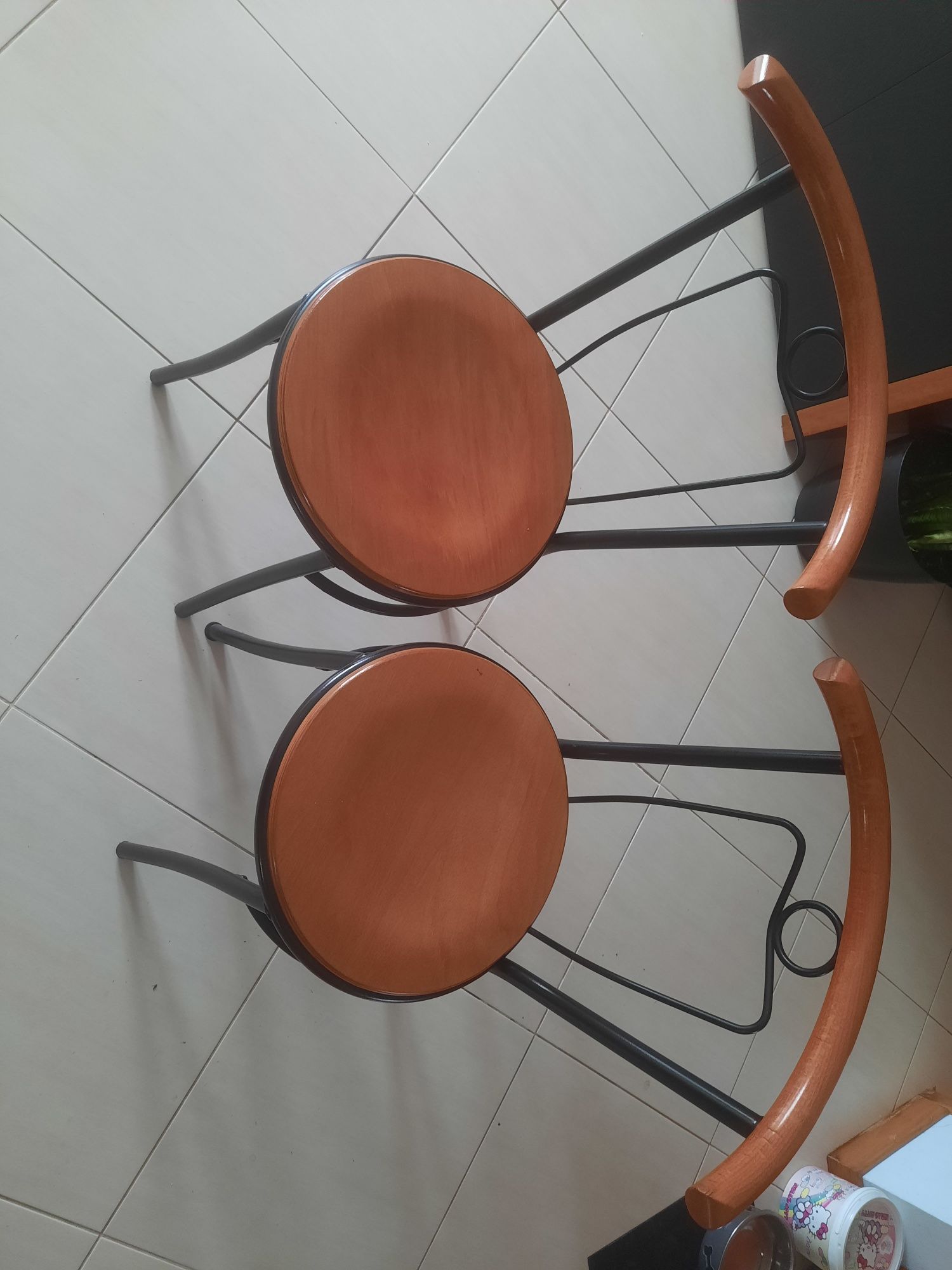 Cadeiras e mesas
