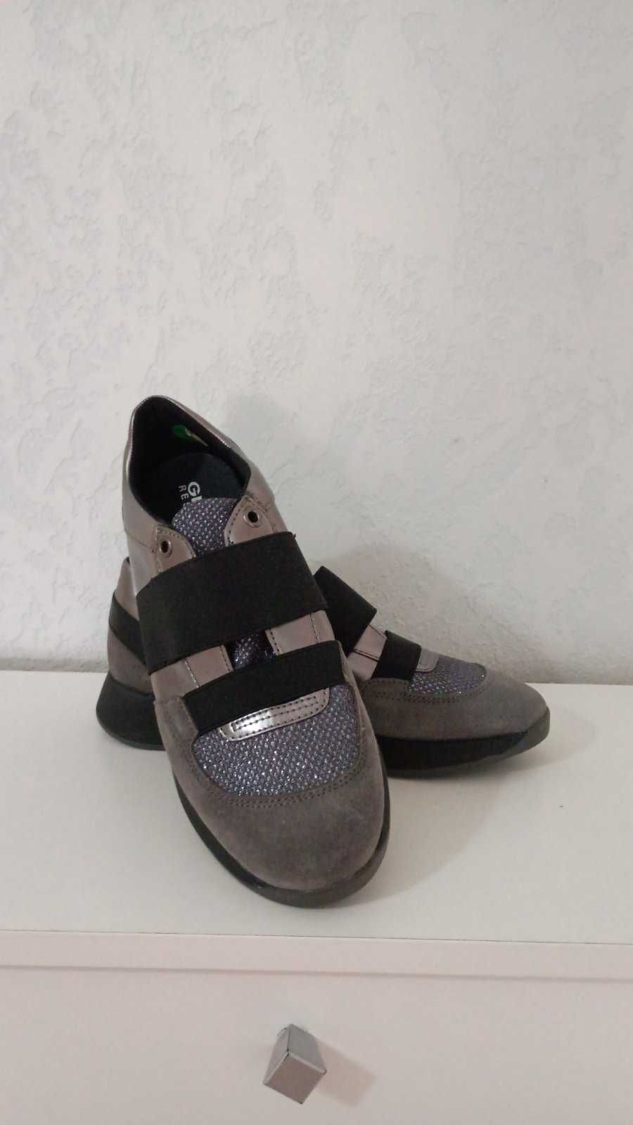Geox Sneakersy Suzzie D r.37