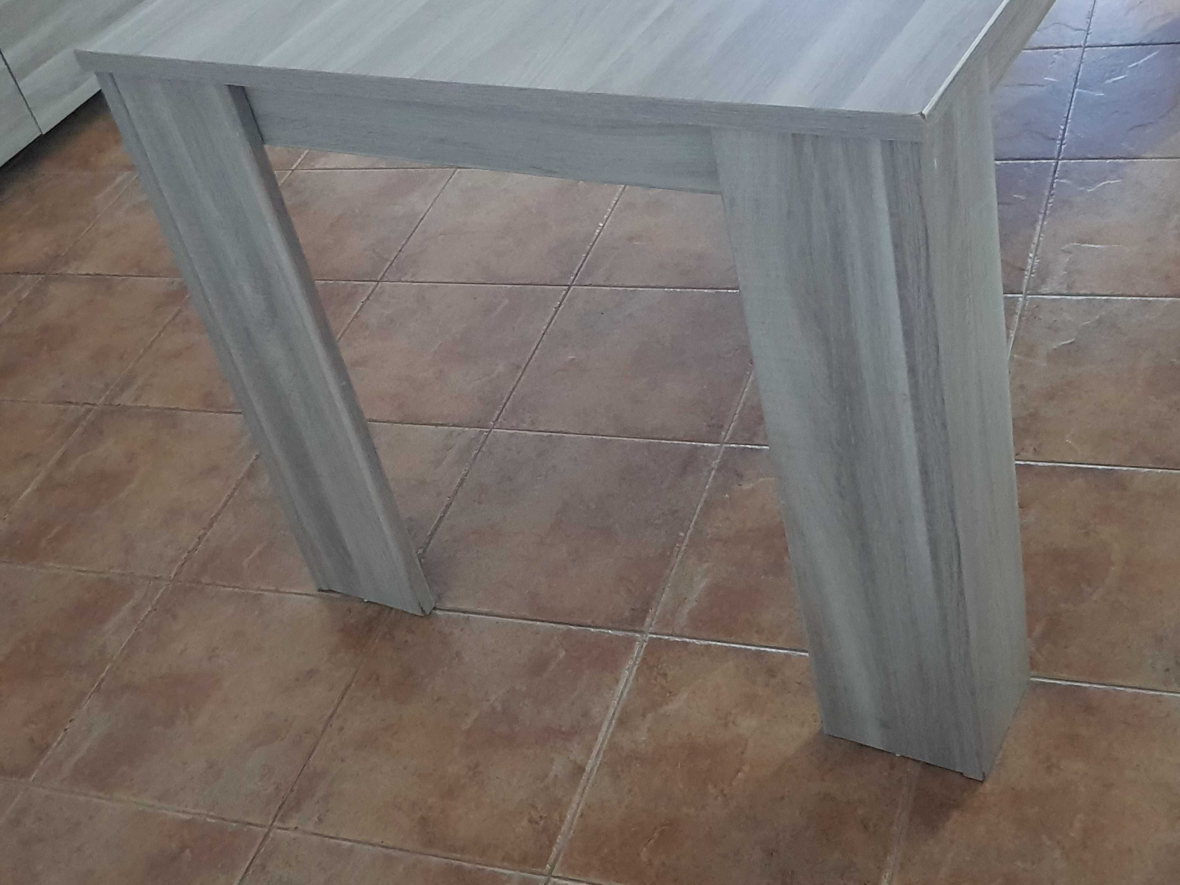 Mesa usada para desocupar