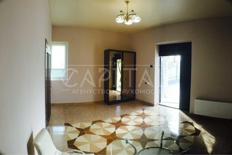 ОРЕНДА Великий сімейний будинок з терасою та камінном поруч із метро!