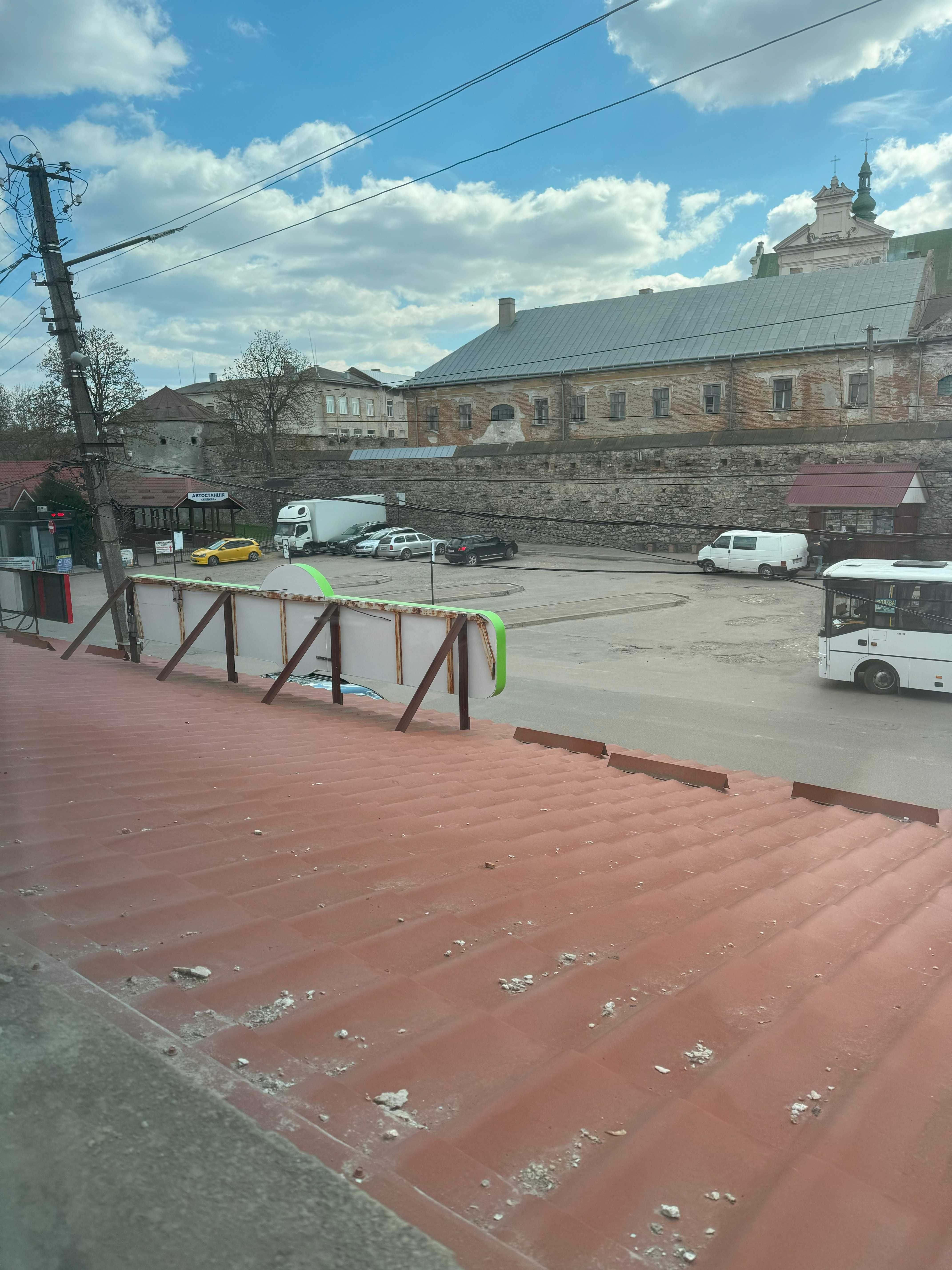 Оренда комерційного приміщення м. Жовква 103 м2