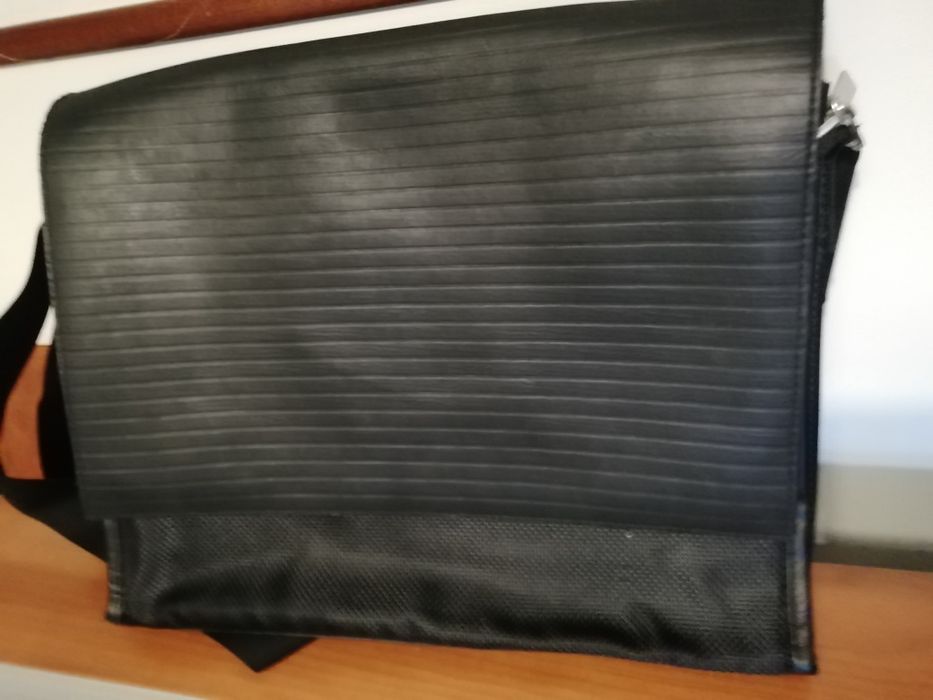 Mala / pasta preta IKEA 	está nova, por estrear*