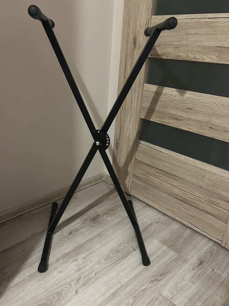 Statyw / podstawka na keyboard