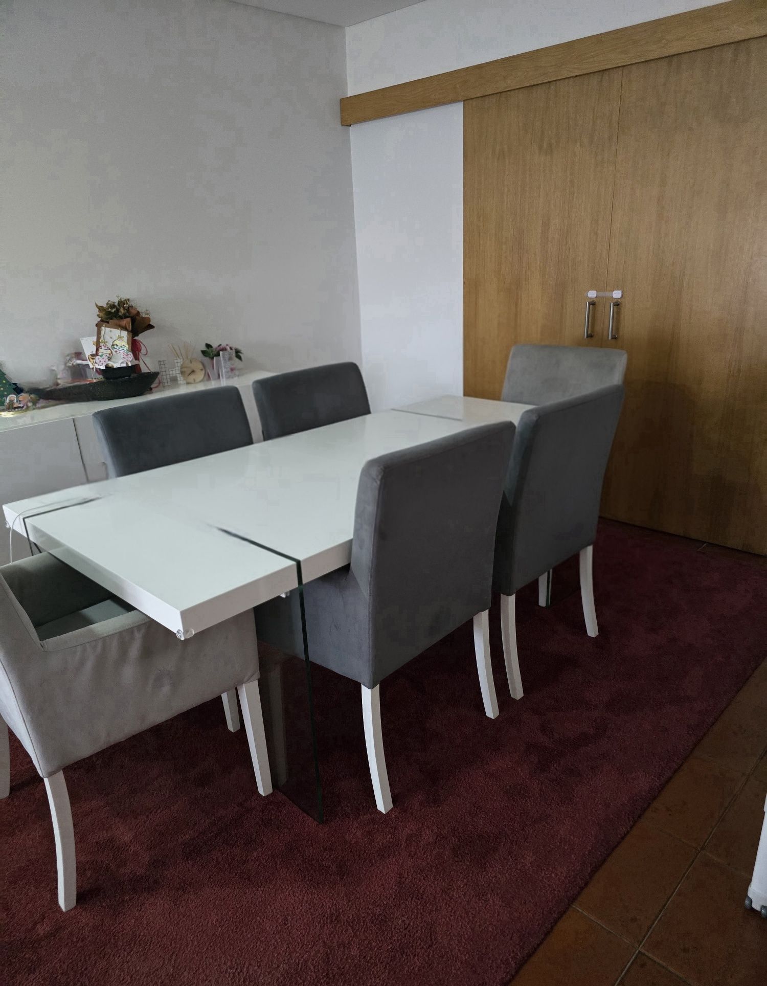 Vendo mesa sala jantar e cadeiras - Pouco Uso