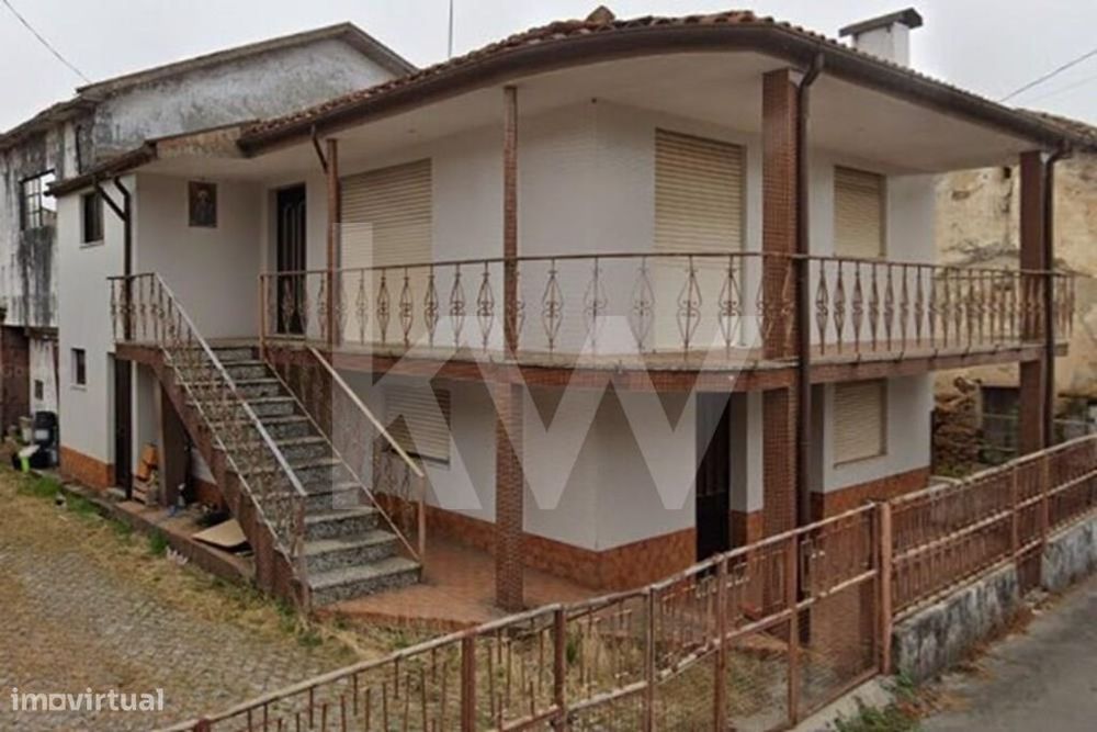 2 moradias para reabilitar, armazém em ruina e terreno