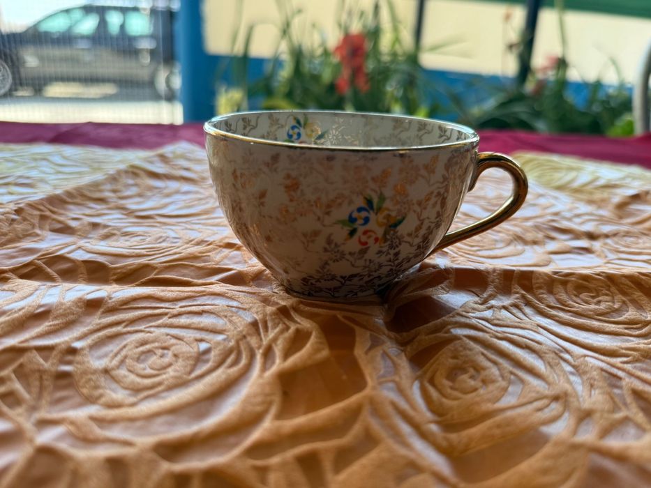 Chavena de porcelana antiga!