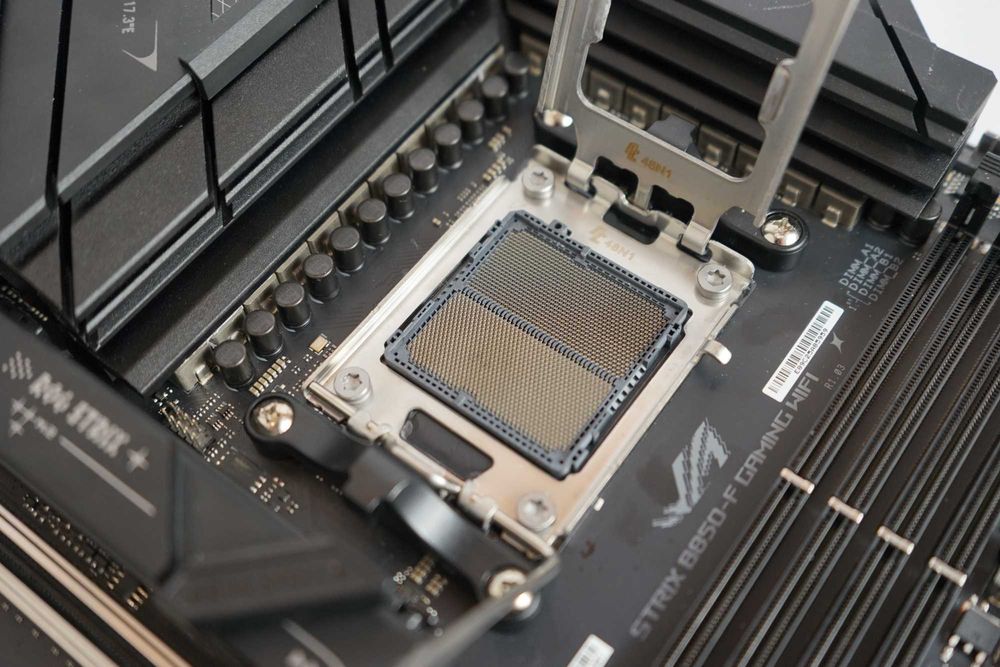 Материнська плата ASUS ROG Strix B850-F Gaming Wi-Fi