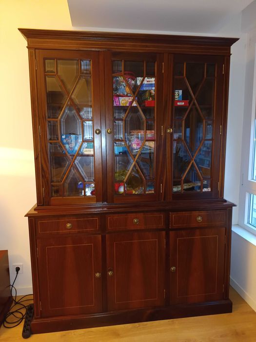 Móvel de estilo, estante com vitrine