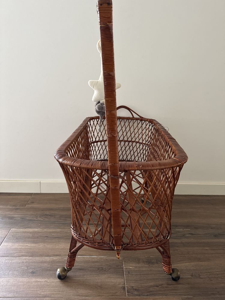 Berço de bébé antigo