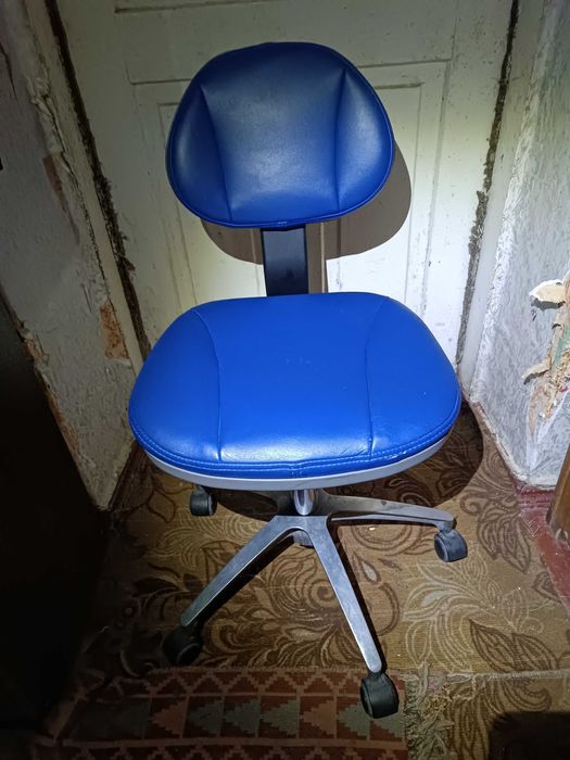 Офисная мебель: столы, стулья, тумбы, шкафы, сейфы и пр.