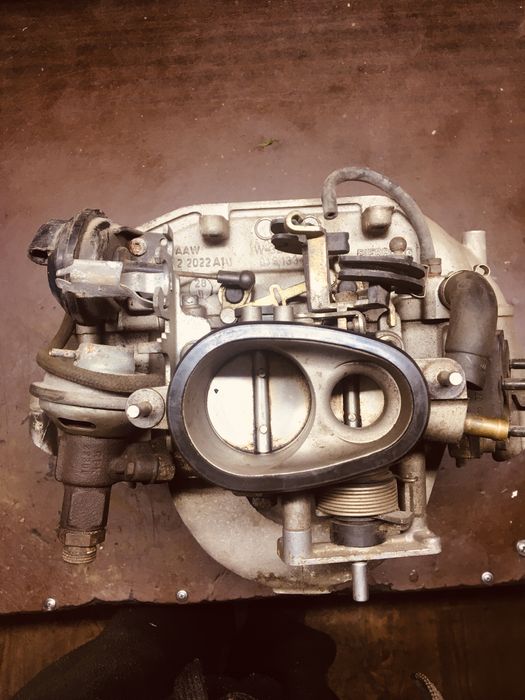 Продам впусний колектор на  Ауді с4 в хорошому стані без дефектів