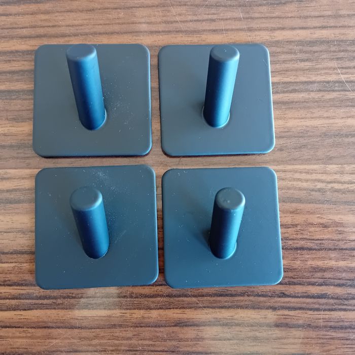 Nowe samoprzylepne wieszaki łazienkowe czarne