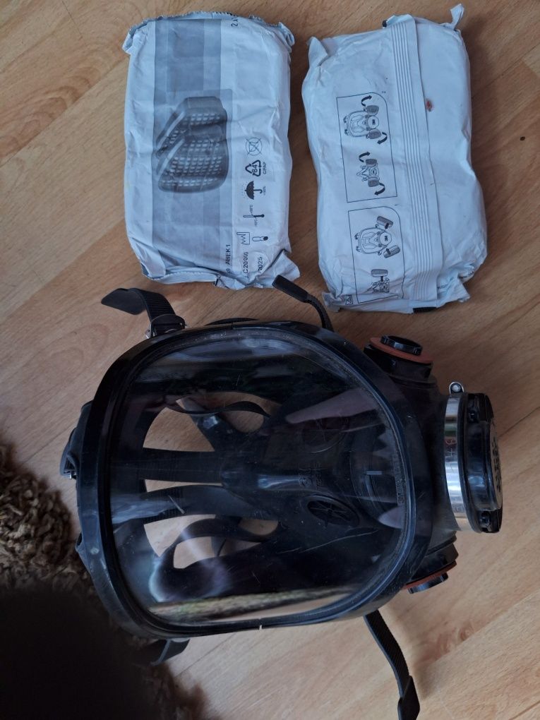 Sprzedam maskę z filtrami