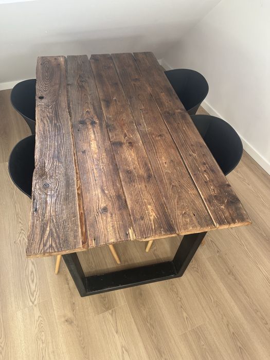 Stół loftowy z litego starego drewna + 4 krzesła – komplet jadalniany
