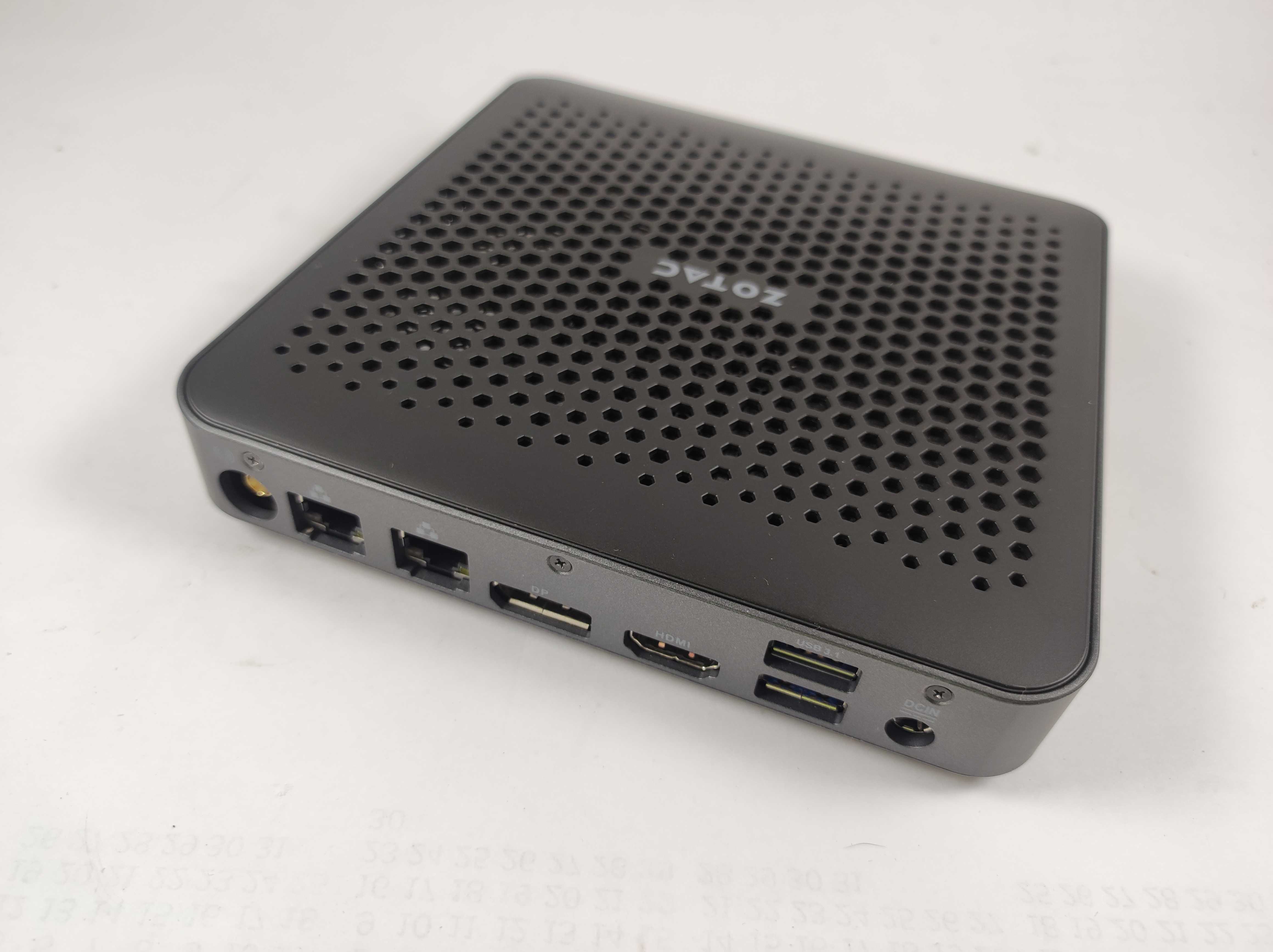 Kompaktowy mini PC ZOTAC ZBOX MI623 , I3-10110U, 256GB SSD Kpl idealny