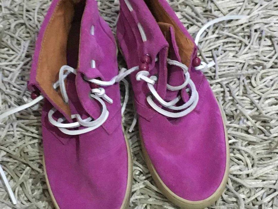 Botins em camurça lilás - TAM. 35 - NUNCA USADO
