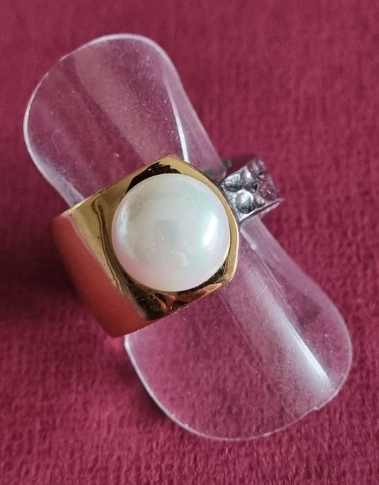Anel bicolor, em aço, com uma pérola. T17
