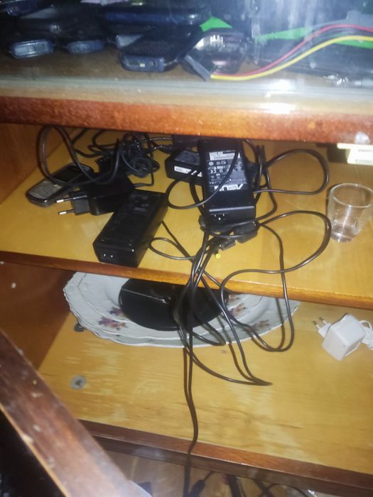 Продам зарядки к ноутбукам.асус хп .делл .леново