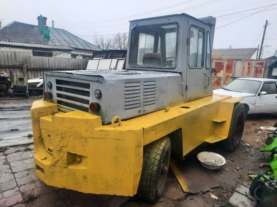 Навантажувач вилковий Львівський 5т