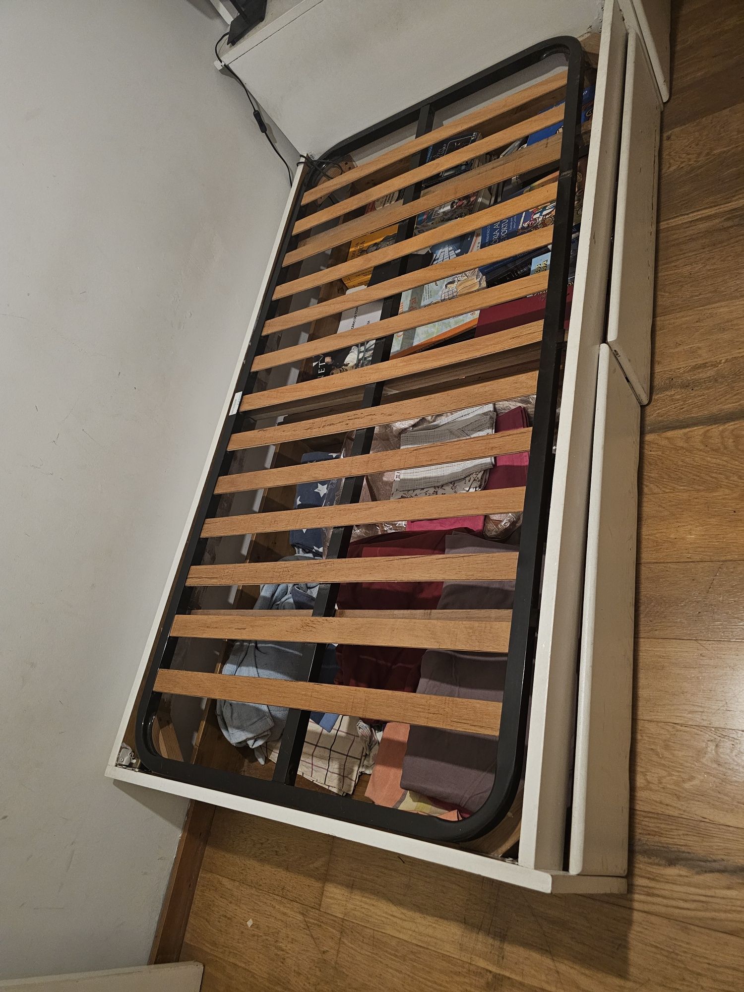 Cama de solteiro com gavetas