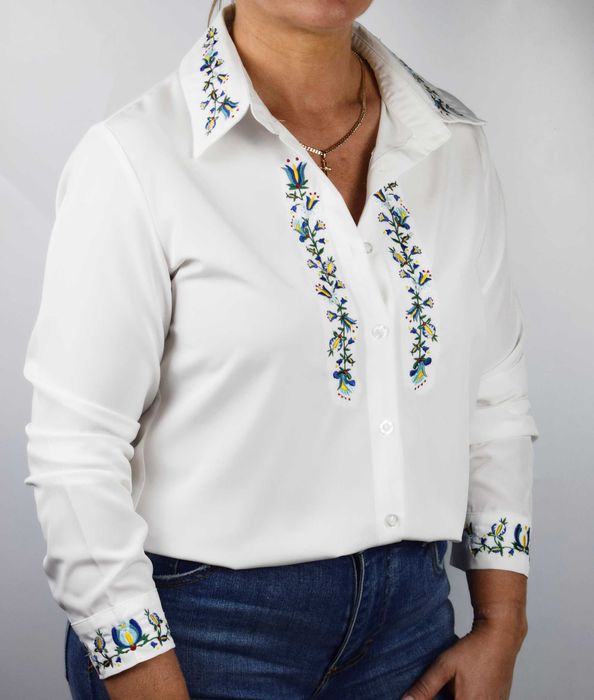 Koszula damska haftowana z kaszubskim wzorem
