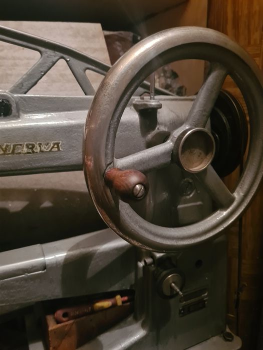 Продам швейную машину minerva