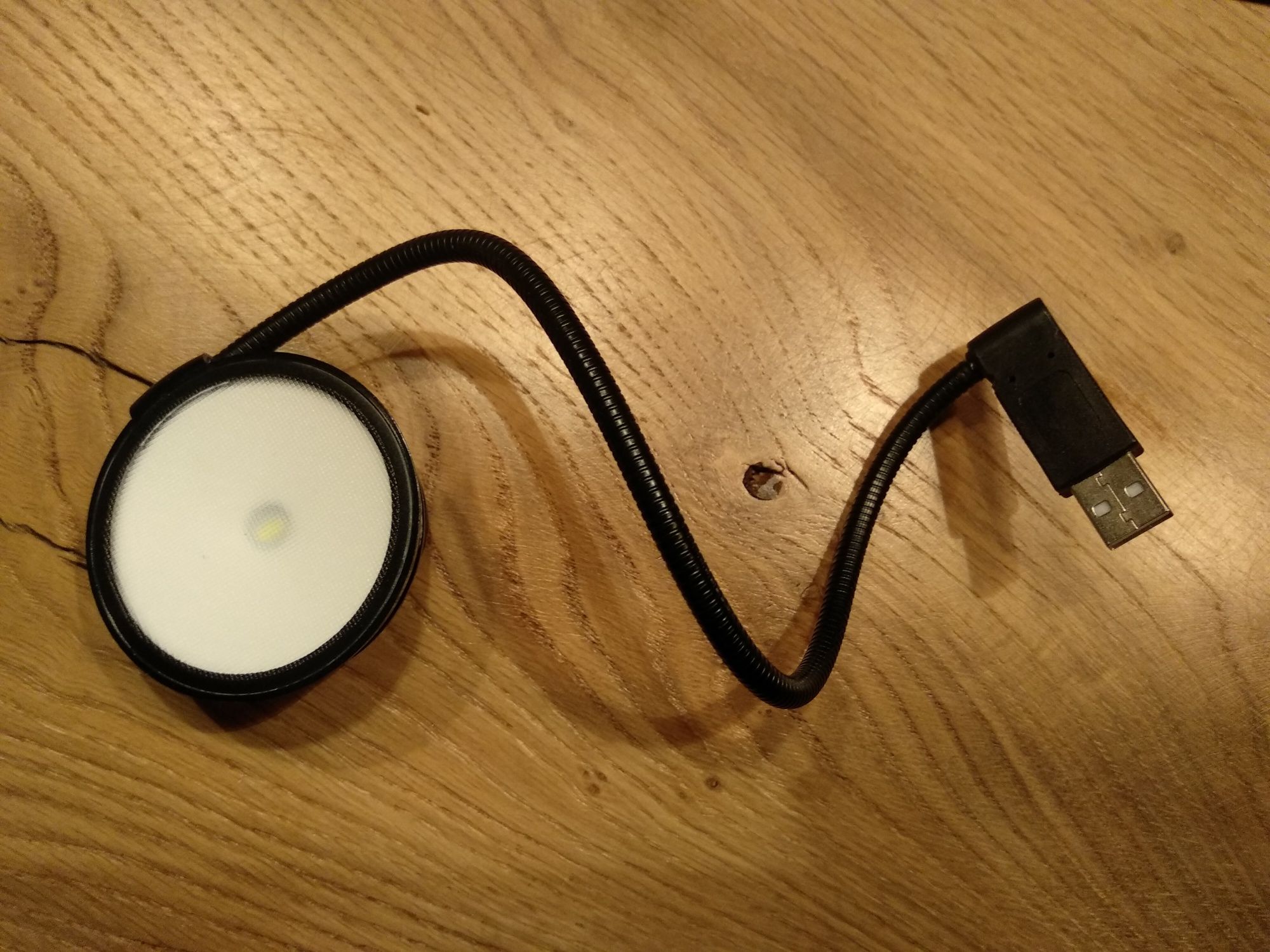 Lampka USB z giętkim kablem