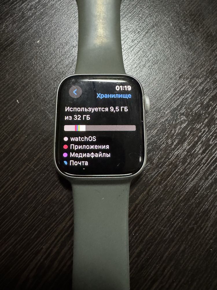 Продам Apple Watch Nike SE 44mm Silver