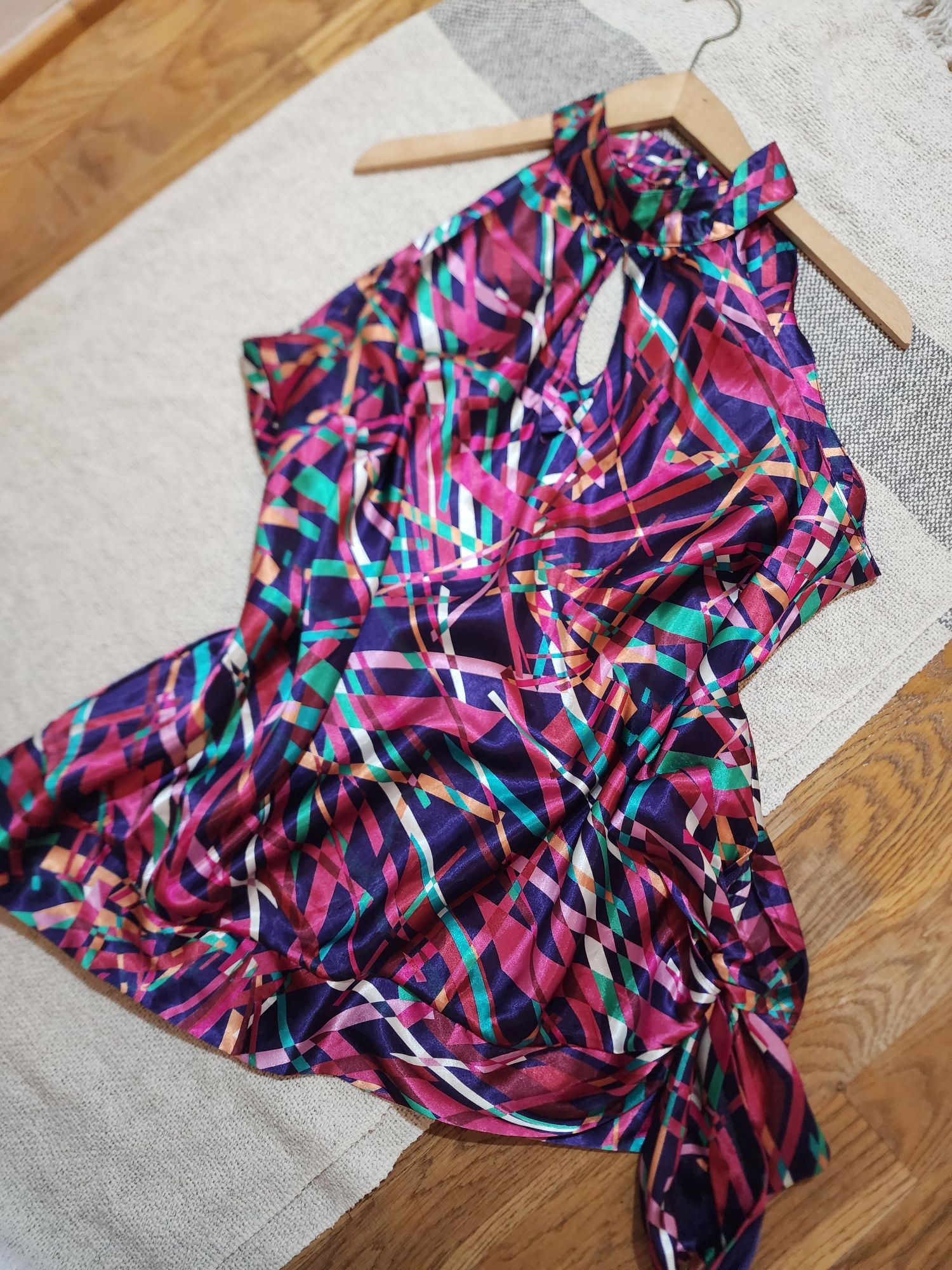 Kolorowa bluzka bez ramion w abstrakcyjne wzory Plus Size