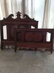 Cama de casal de madeira