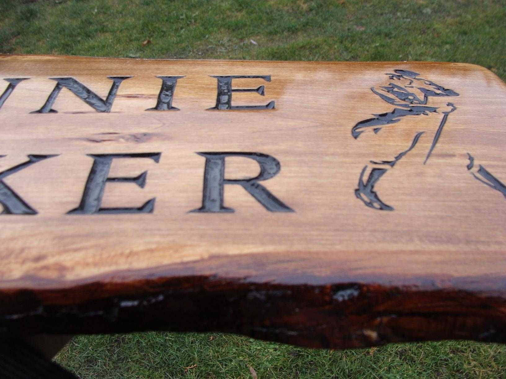Johnnie Walker Ręcznie rzeźbione logo w drewnie. UNIKAT