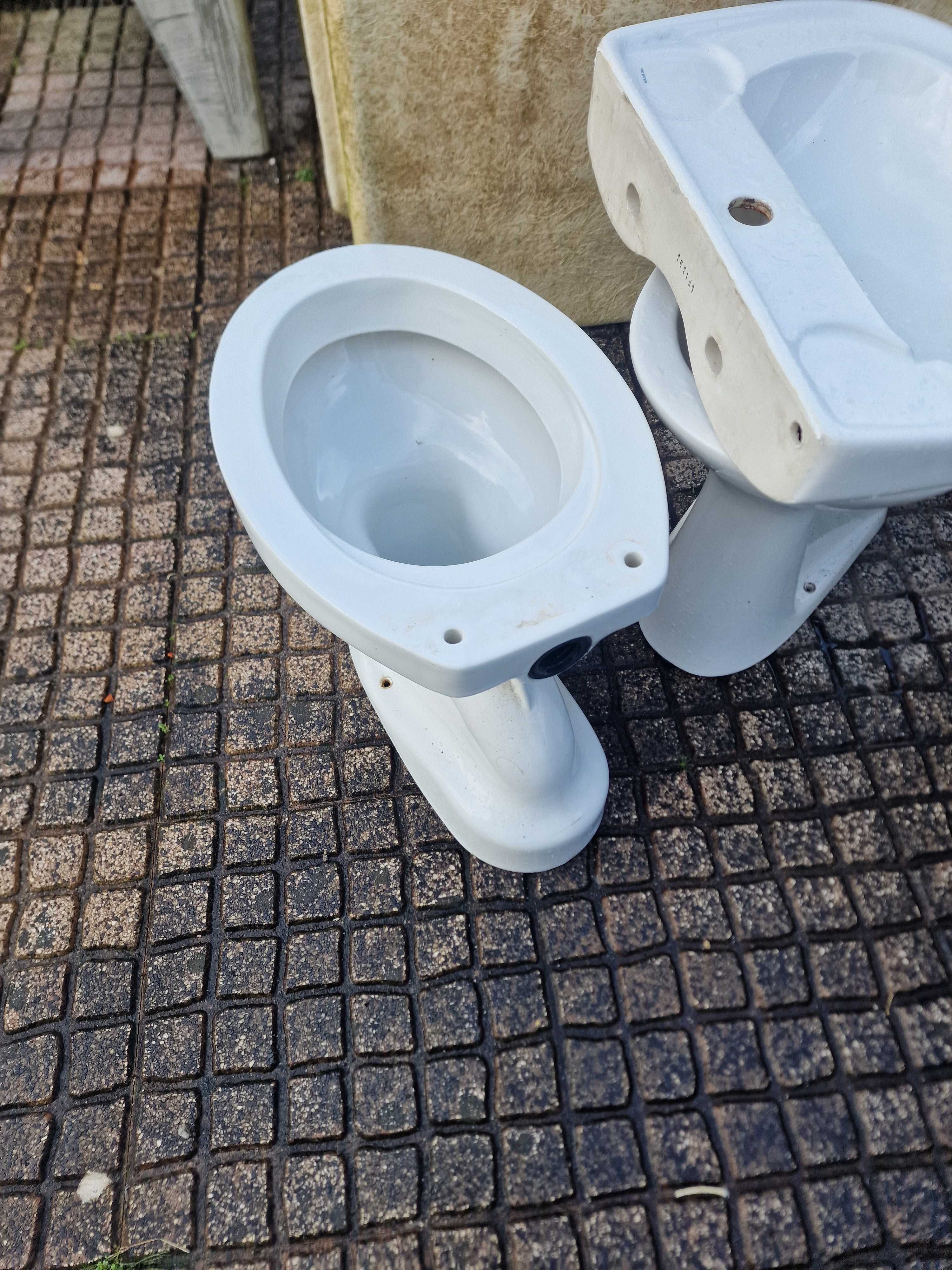 Lavatórios, sanitas e outros