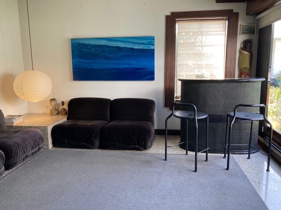 BAR/ Garrafeira: VINTAGE em madeira  +2 cadeiras de bar em metal [1980