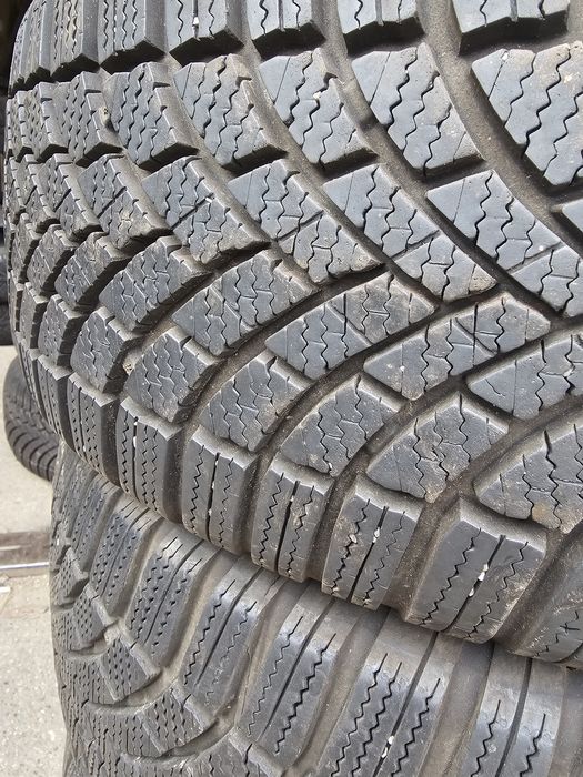 Opony Zimowe R16 215/60-8mm-23Rok-Bridgestone