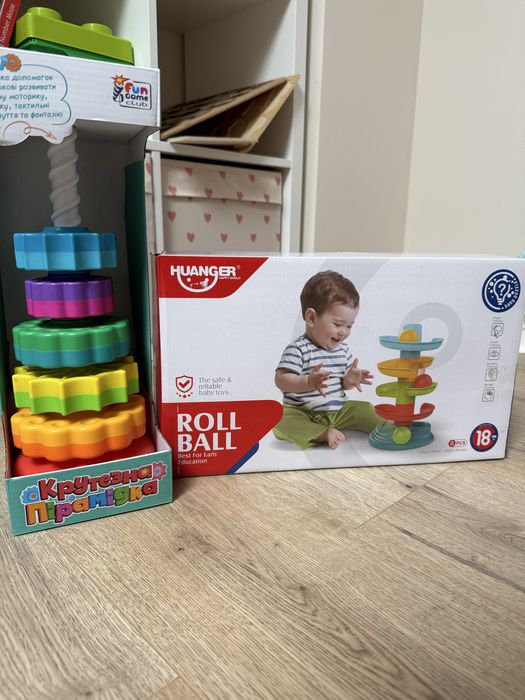 Іграшка пірамідка та roll ball