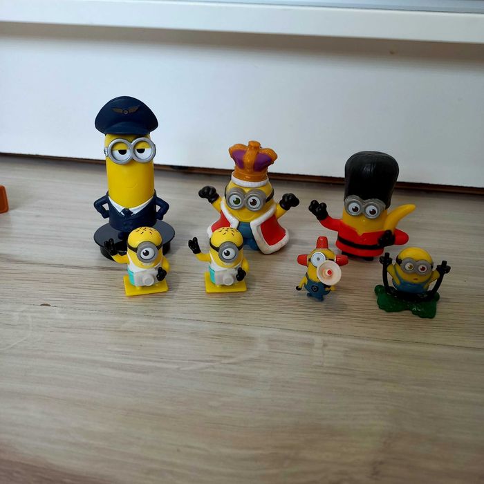 Minionki pluszaki na rękę zapinane + GRATISY
