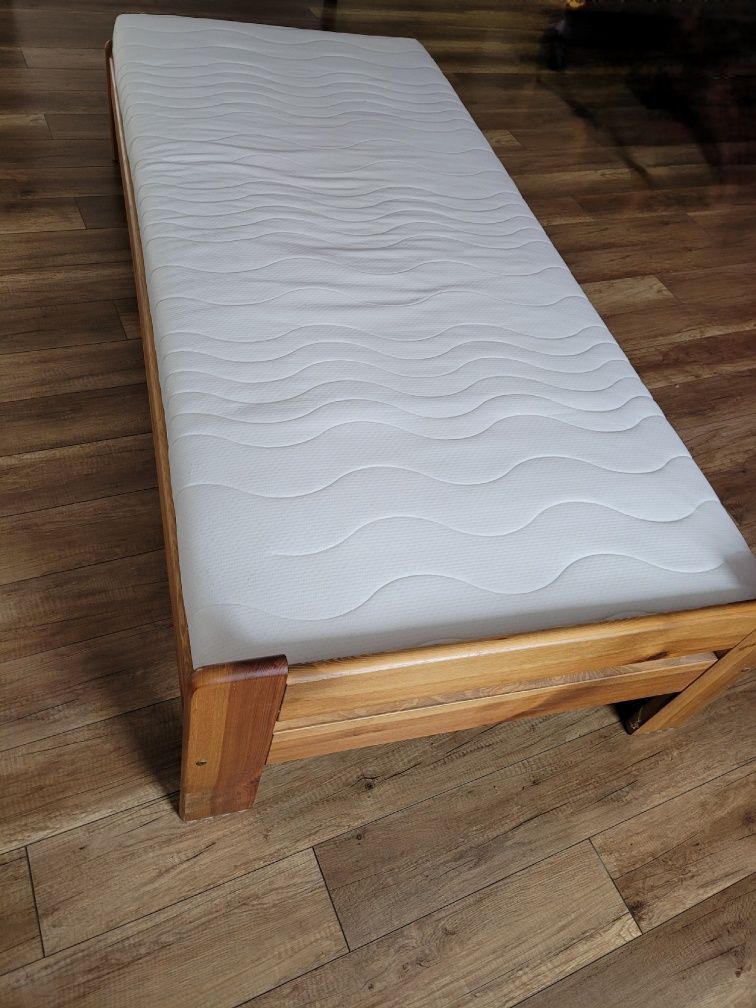 Łóżko z materacem 90x200
