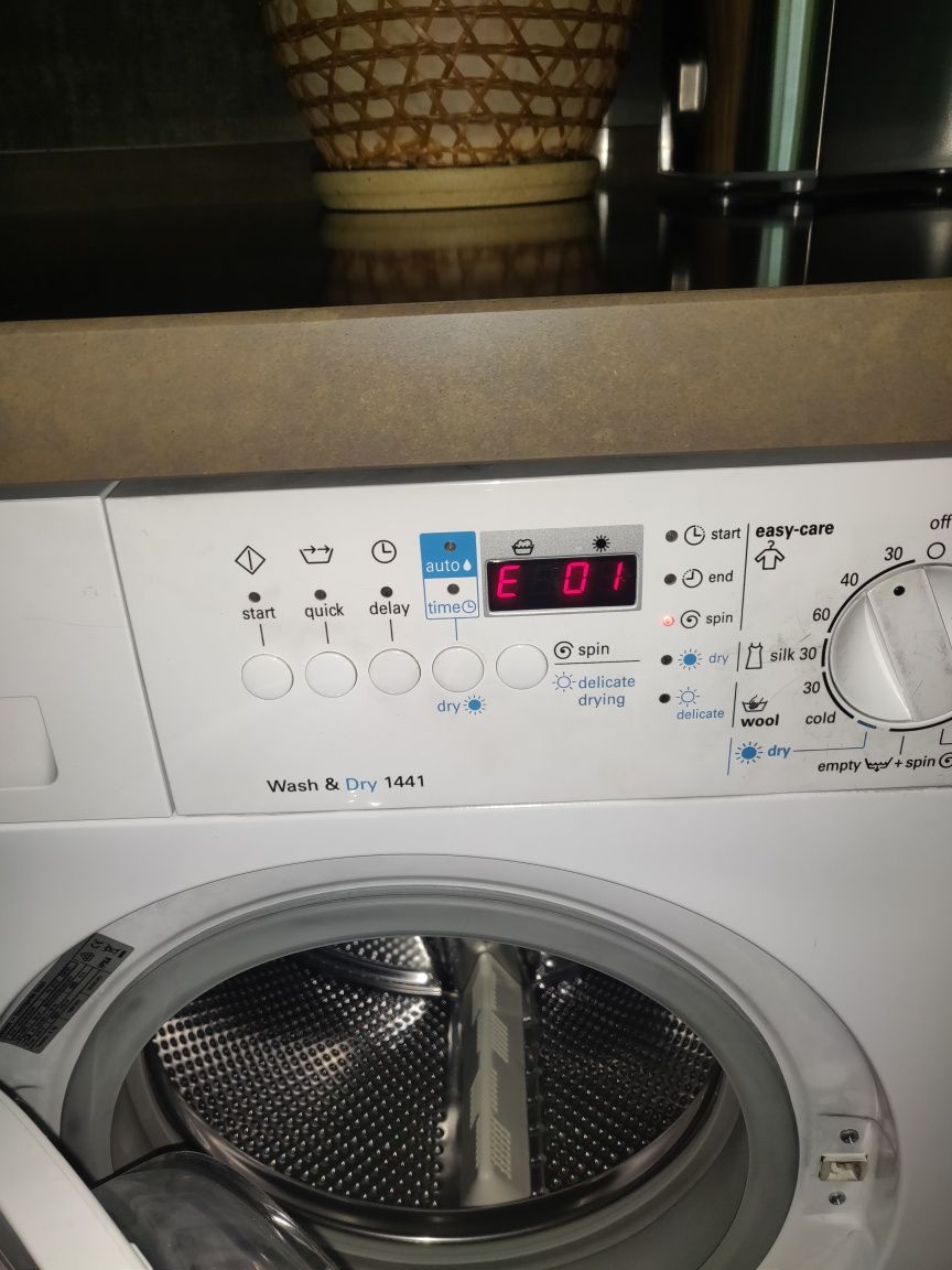Siemens WDI-1441EU стирально сушильная машина. Встраиваемая