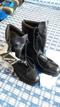 Botas militares GORE-TEX originais.