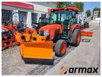 Ciągnik Kubota L2-622 z wyposażeniem dodatkowym.