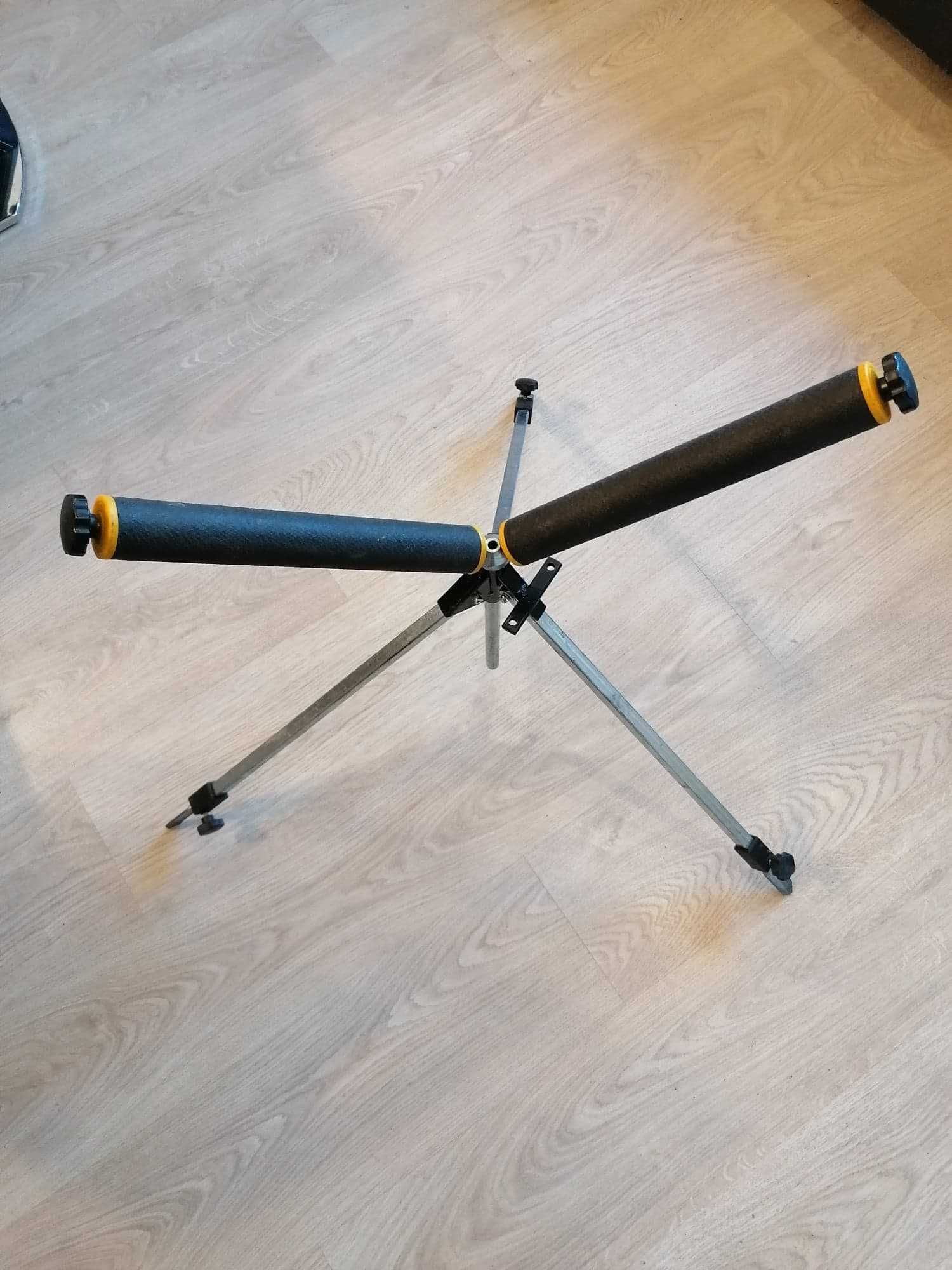 Tripod rolkowy stojak wędkarski do tyczki.