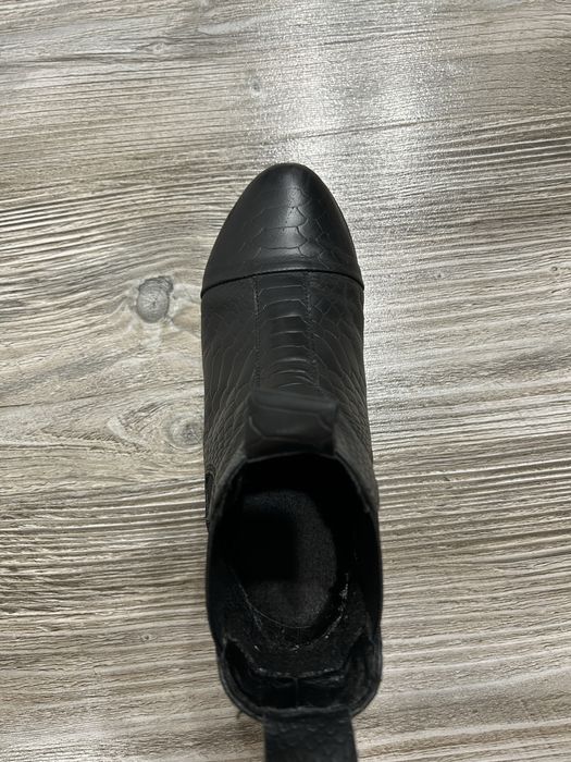 Чорні весняні сапожечки з натуральних матеріалів