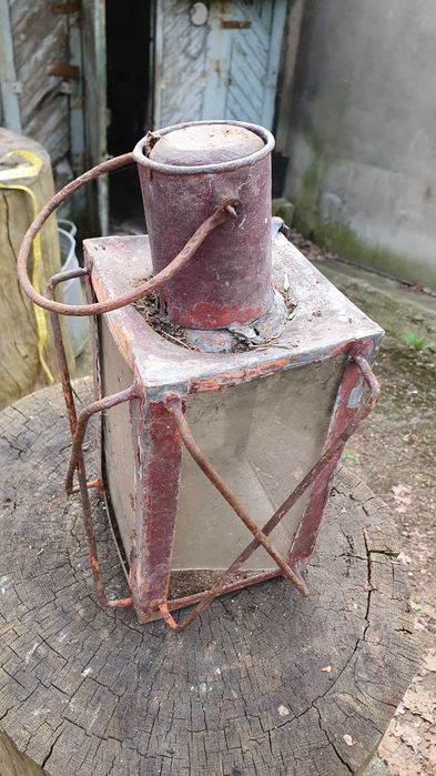 Stara lampa latarnia na świeczkę