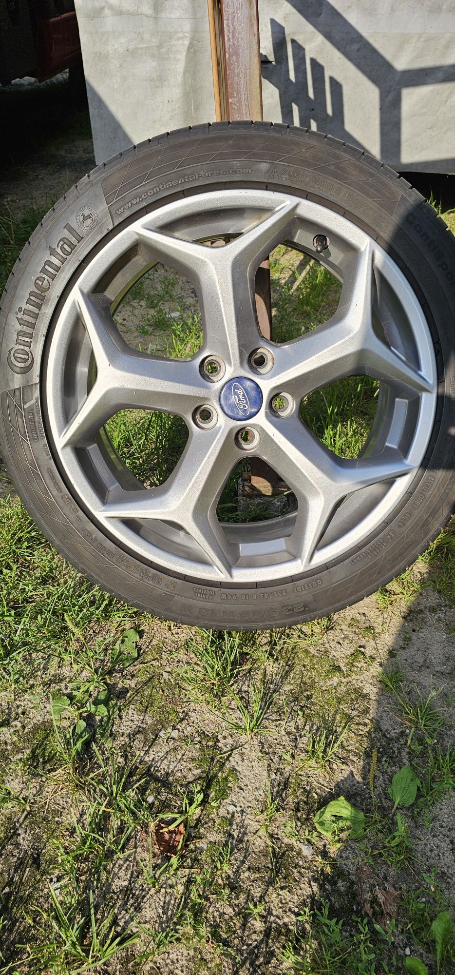 Felgi aluminiowe z oponami letnimi 235/45/18 Ford 5X108