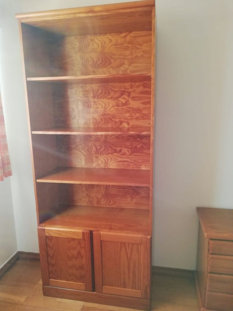 Quarto completo em pinho