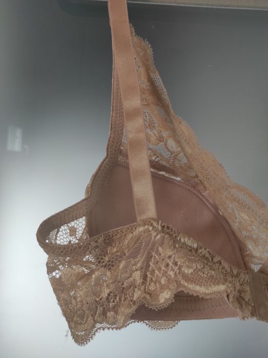 2 sutiãs novos c/ etiqueta tam 52 os 2 por 5€