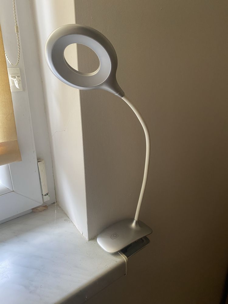 lampka z klipsem ledowa ładowana kablem usb